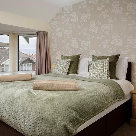 Arnside - Spacious 10-Bedroom Seaside Cottage Blackpool Dış mekan fotoğraf