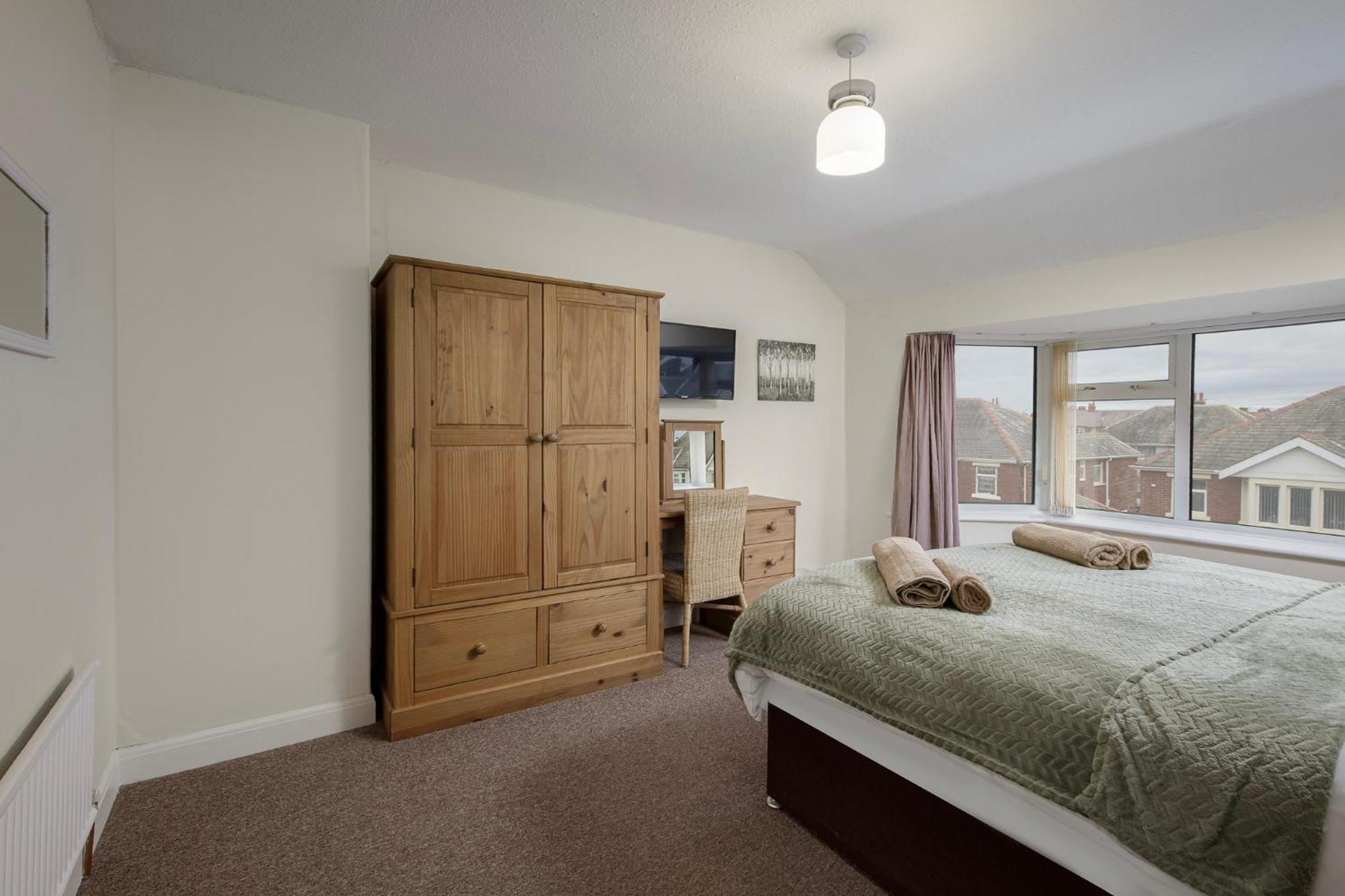 Arnside - Spacious 10-Bedroom Seaside Cottage Blackpool Dış mekan fotoğraf