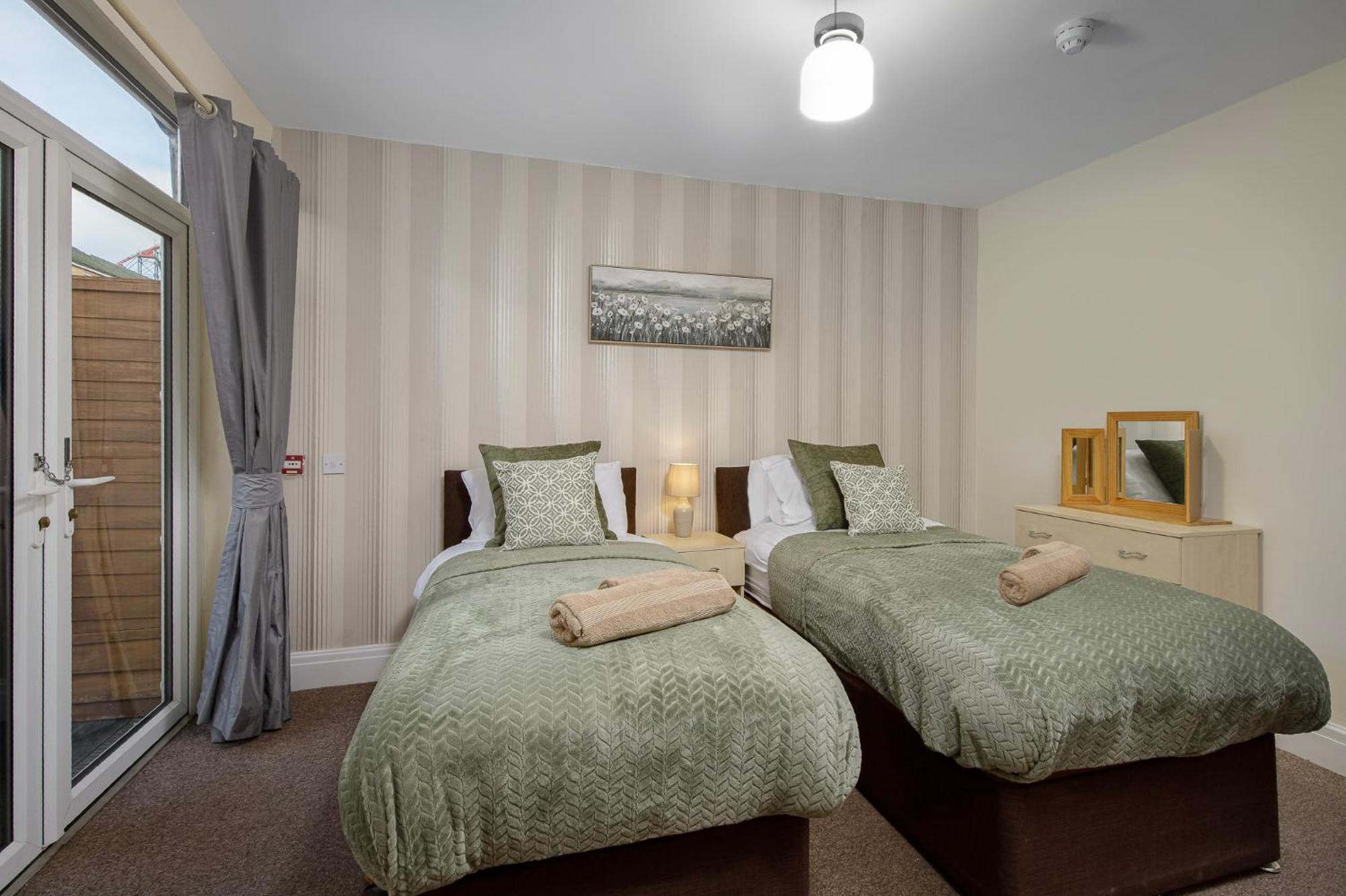 Arnside - Spacious 10-Bedroom Seaside Cottage Blackpool Dış mekan fotoğraf