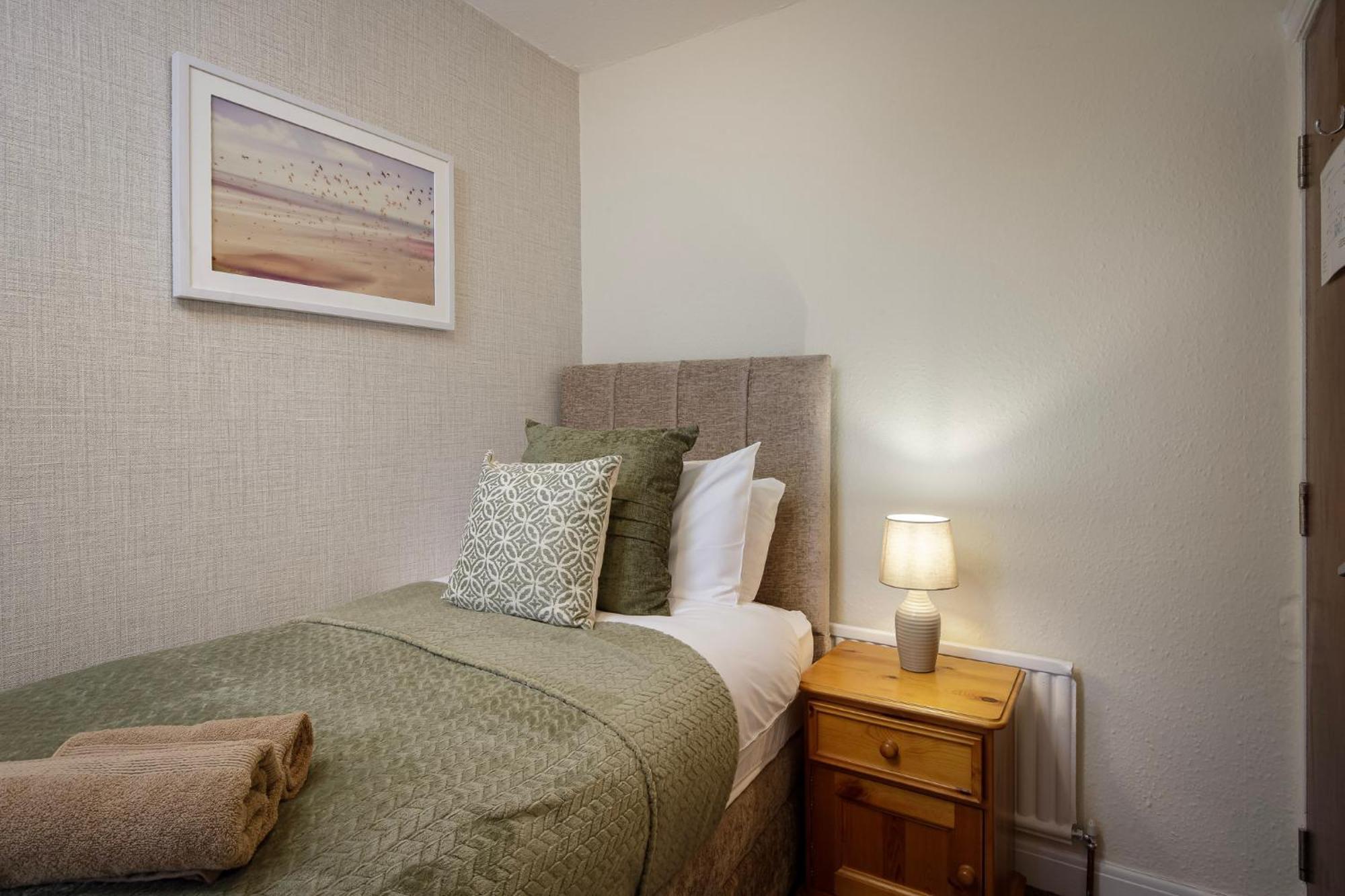 Arnside - Spacious 10-Bedroom Seaside Cottage Blackpool Dış mekan fotoğraf