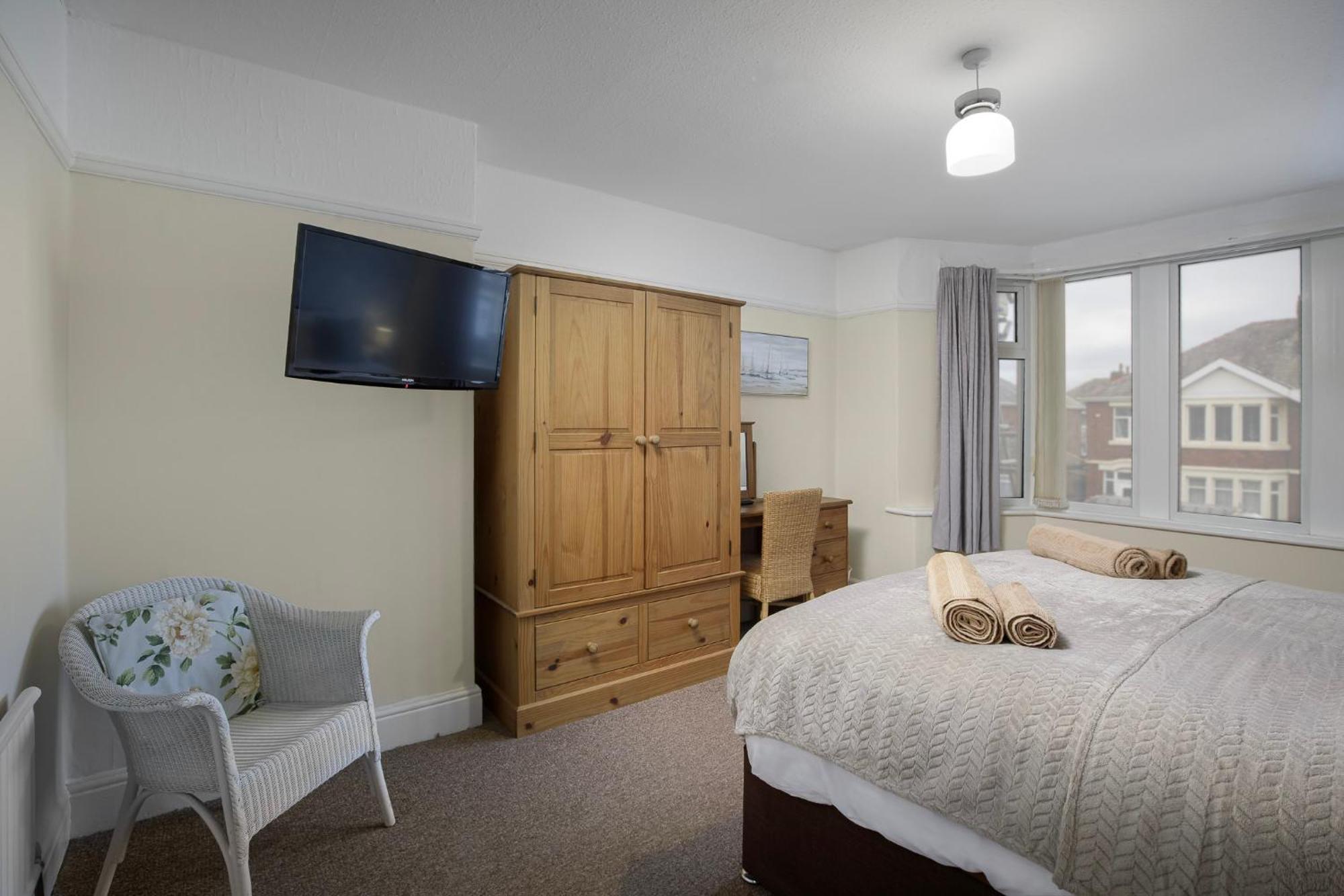 Arnside - Spacious 10-Bedroom Seaside Cottage Blackpool Dış mekan fotoğraf